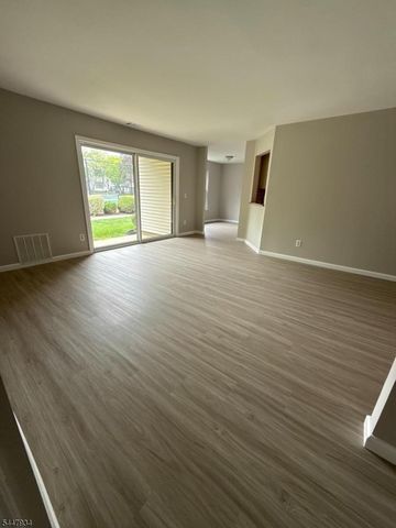 1406 Pebble Pl, Sayreville Boro, NJ 08859