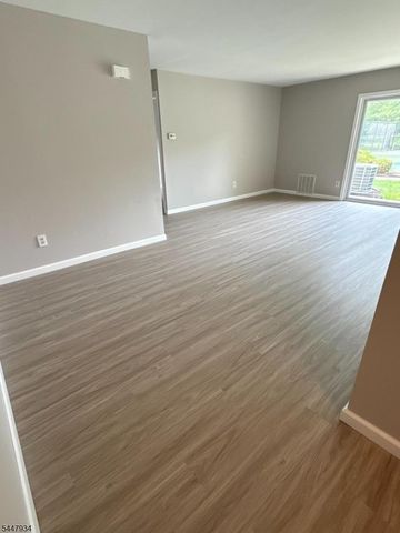 1406 Pebble Pl, Sayreville Boro, NJ 08859