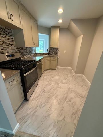 1406 Pebble Pl, Sayreville Boro, NJ 08859