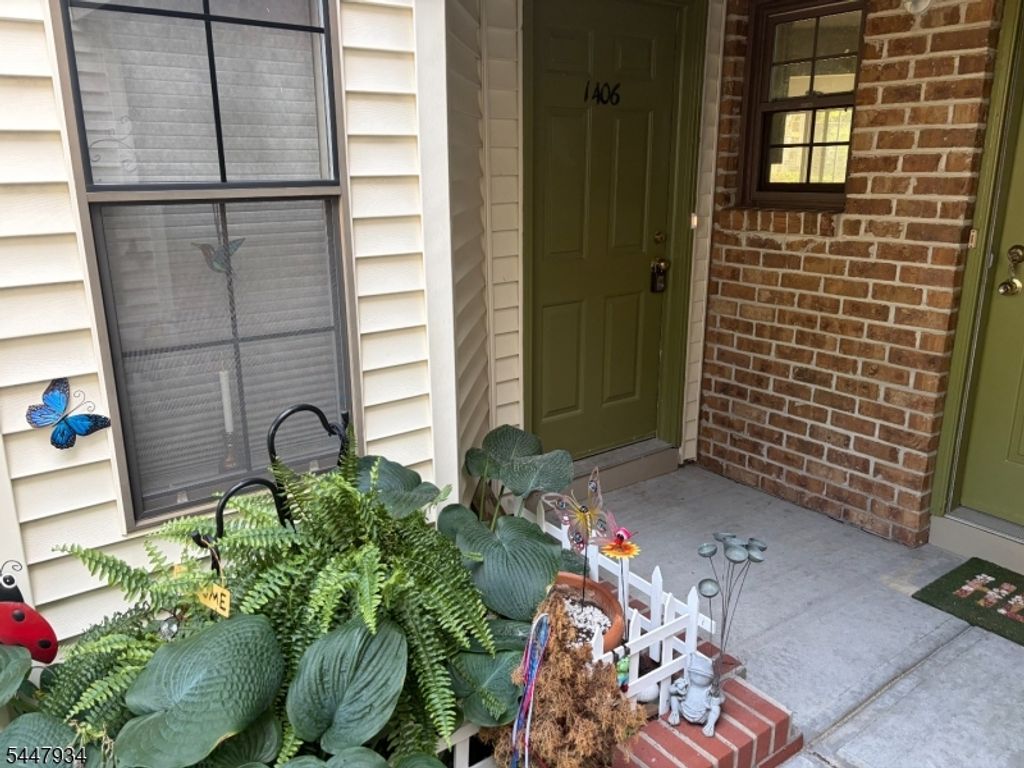 1406 Pebble Pl, Sayreville Boro, NJ 08859