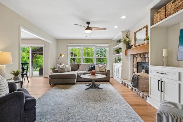 W138N6513 Manor Hills BOULEVARD, Menomonee Falls, WI 53051