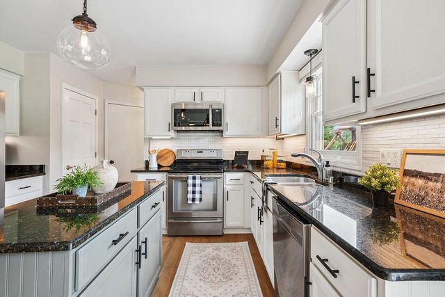 W138N6513 Manor Hills BOULEVARD, Menomonee Falls, WI 53051