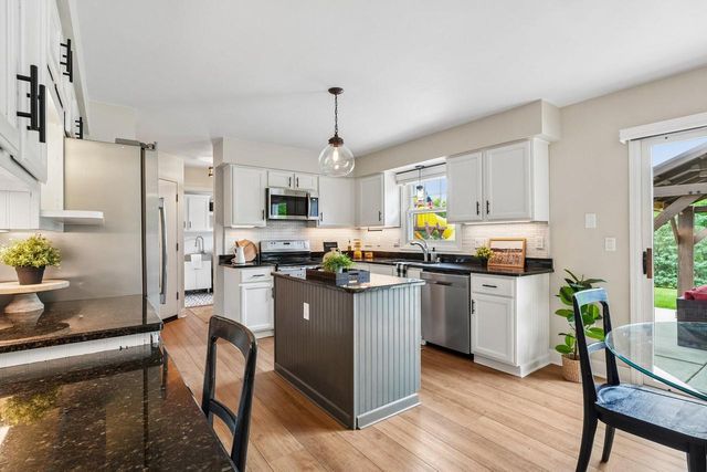 W138N6513 Manor Hills BOULEVARD, Menomonee Falls, WI 53051