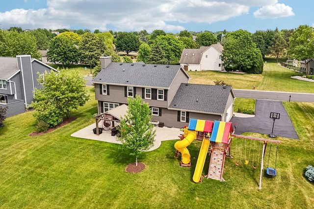 W138N6513 Manor Hills BOULEVARD, Menomonee Falls, WI 53051