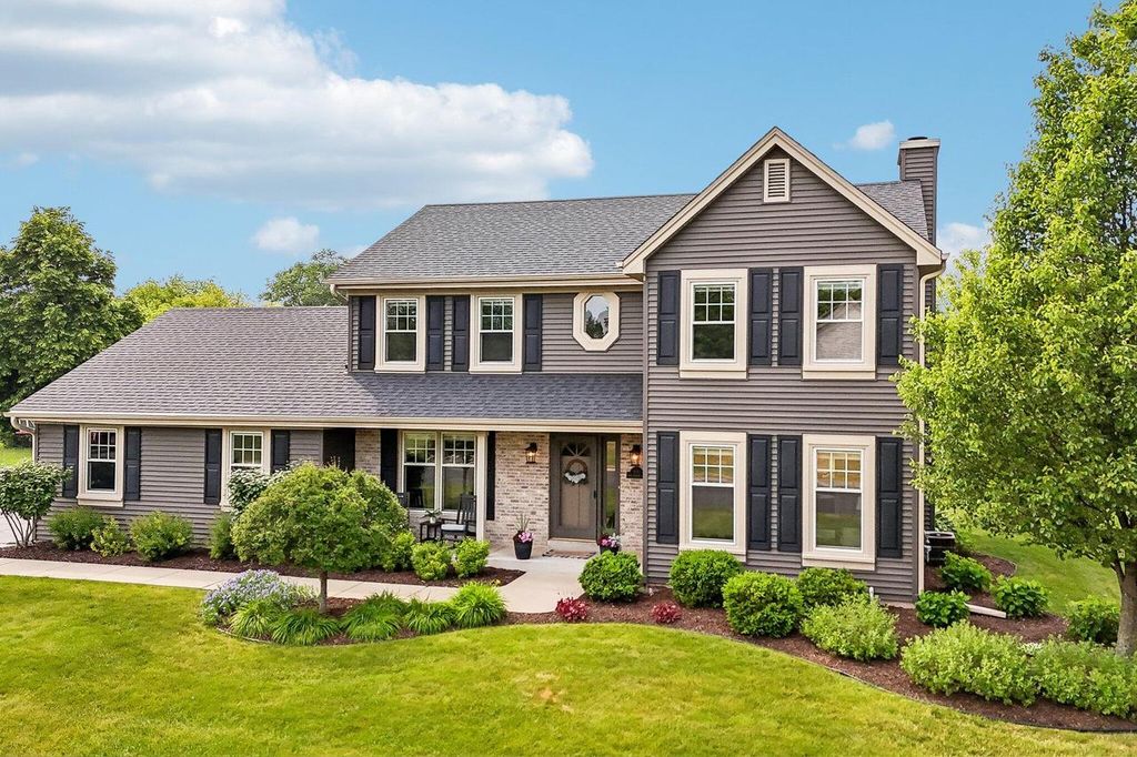 W138N6513 Manor Hills BOULEVARD, Menomonee Falls, WI 53051