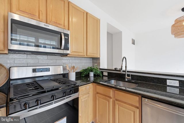 4067 FOUNTAINSIDE LN, Fairfax, VA 22030
