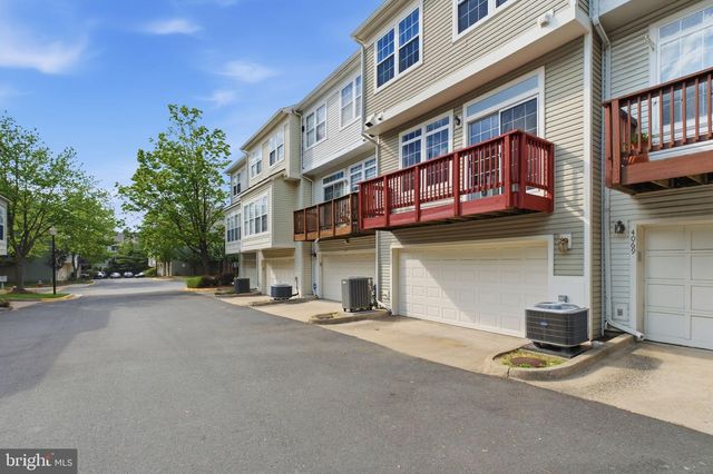 4067 FOUNTAINSIDE LN, Fairfax, VA 22030