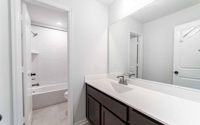 332 Hollister DR, Liberty Hill, TX 78642