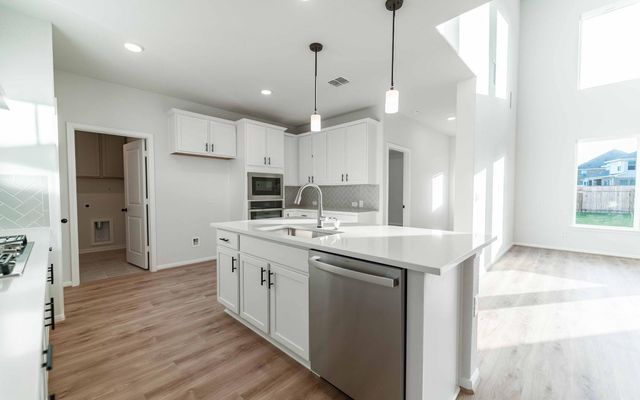 332 Hollister DR, Liberty Hill, TX 78642