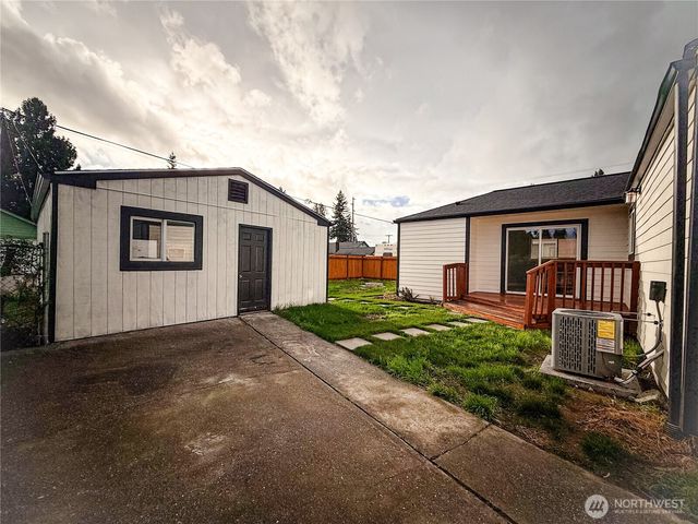 320 E Orange, Burlington, WA 98233