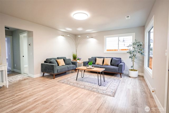 320 E Orange, Burlington, WA 98233