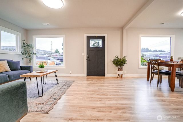 320 E Orange, Burlington, WA 98233