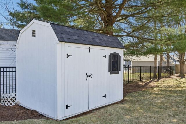 5 Barker, Framingham, MA 01701