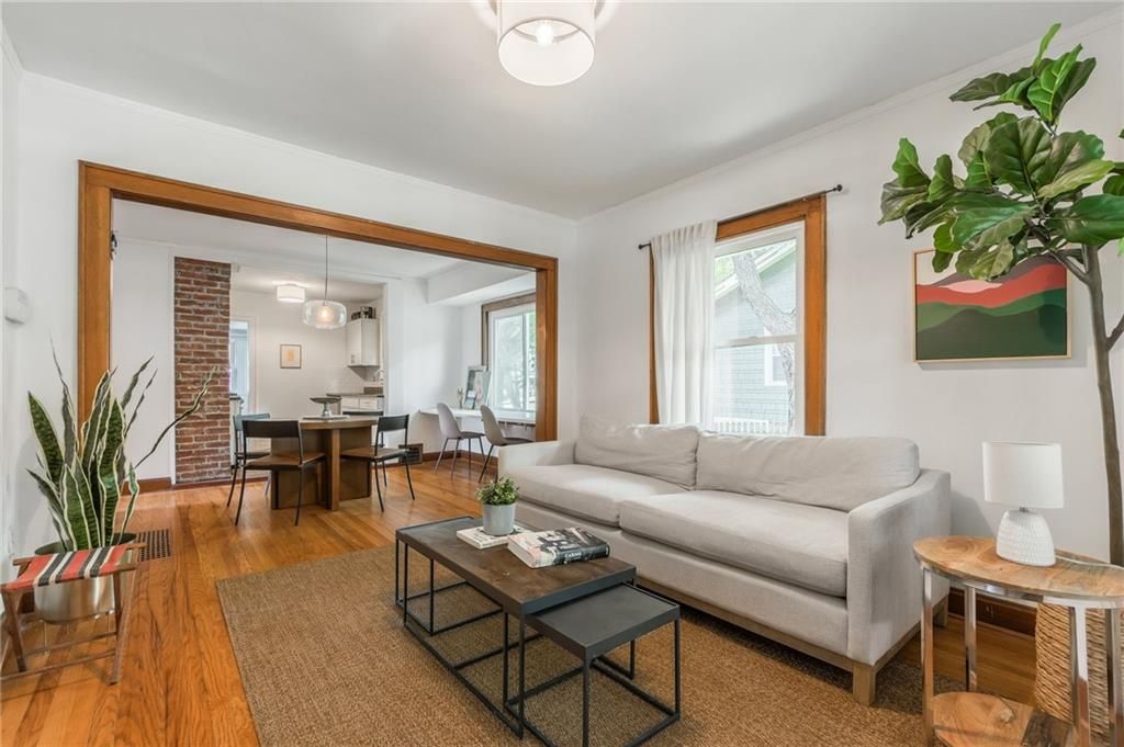 7235 Main Street, Kansas City, MO 64114