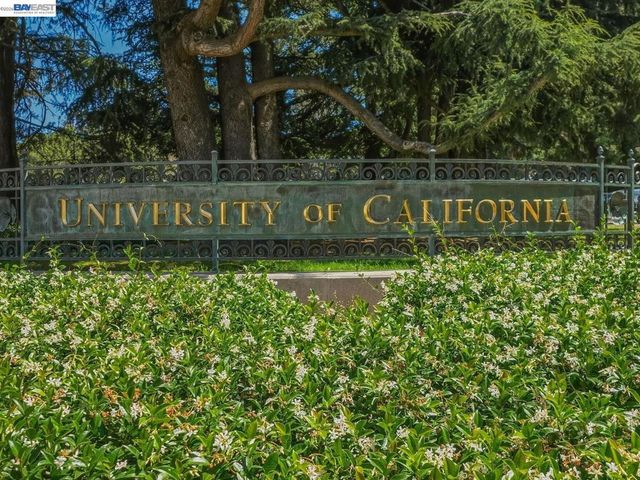 2201 Virginia St 2, Berkeley, CA 94709