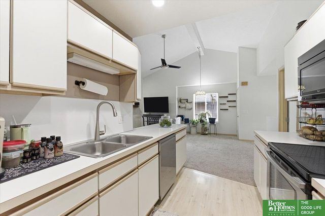 15522 Burdette Street, Omaha, NE 68116