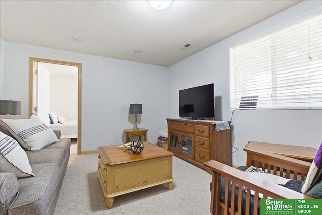 15522 Burdette Street, Omaha, NE 68116