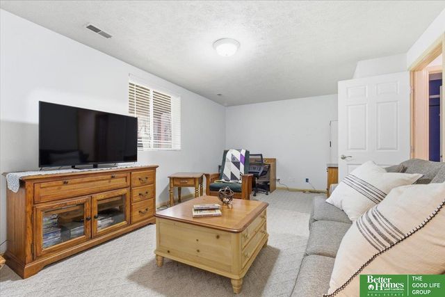 15522 Burdette Street, Omaha, NE 68116