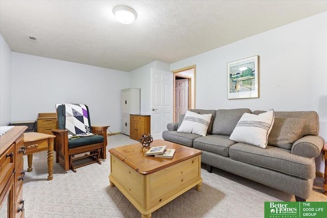 15522 Burdette Street, Omaha, NE 68116