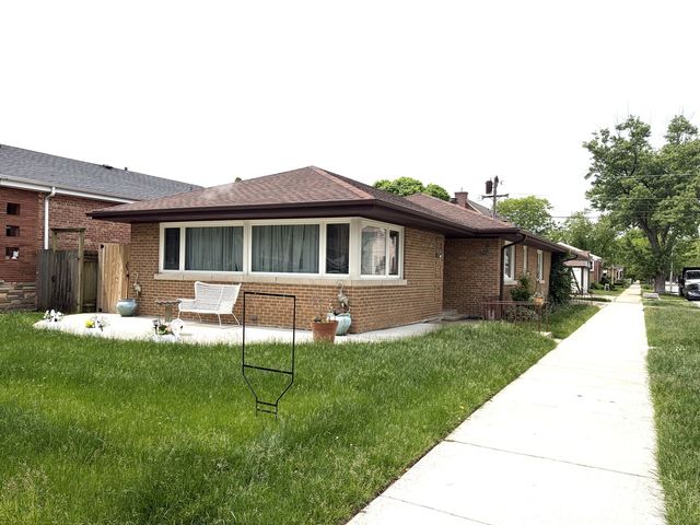 6250 N Kedvale Avenue, Chicago, IL 60646