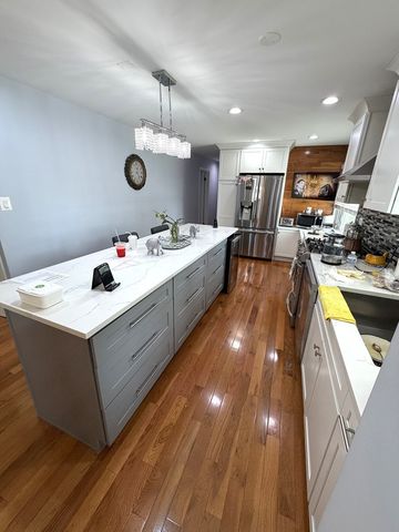 6250 N Kedvale Avenue, Chicago, IL 60646