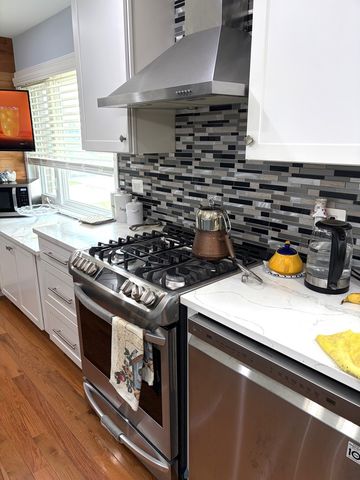 6250 N Kedvale Avenue, Chicago, IL 60646