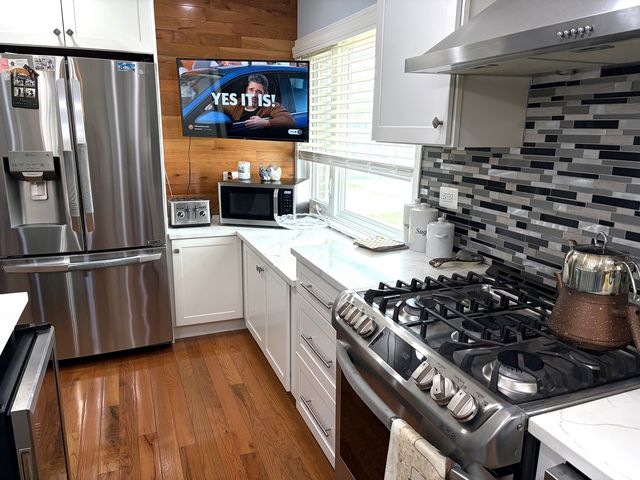6250 N Kedvale Avenue, Chicago, IL 60646