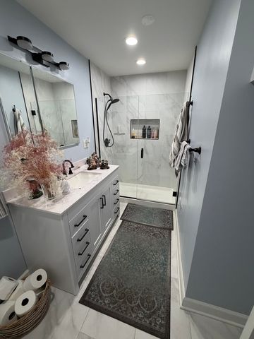 6250 N Kedvale Avenue, Chicago, IL 60646