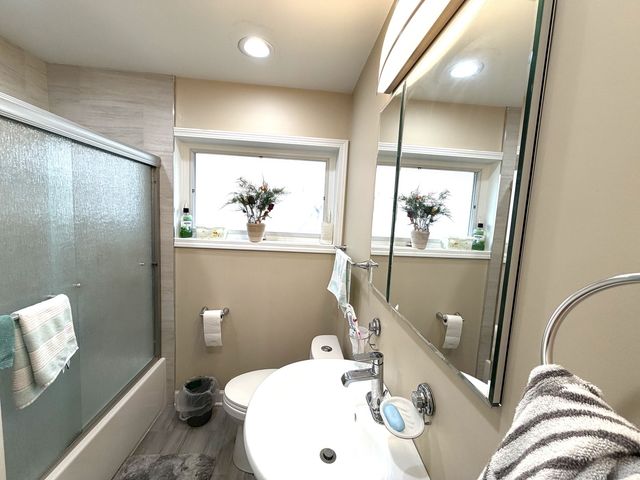 6250 N Kedvale Avenue, Chicago, IL 60646