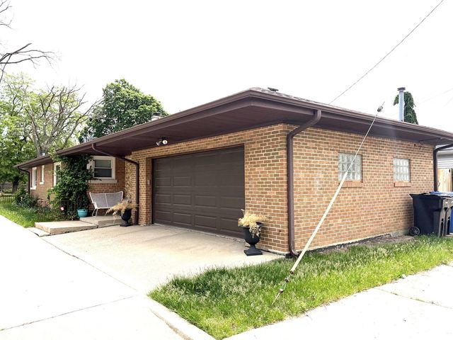 6250 N Kedvale Avenue, Chicago, IL 60646