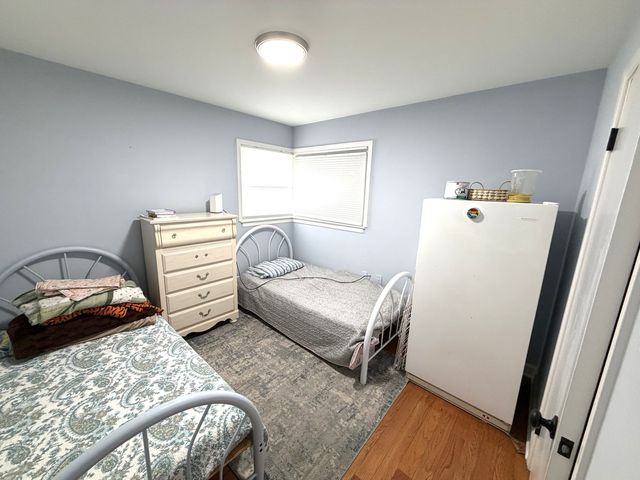 6250 N Kedvale Avenue, Chicago, IL 60646