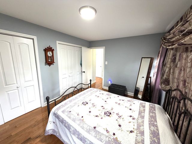 6250 N Kedvale Avenue, Chicago, IL 60646