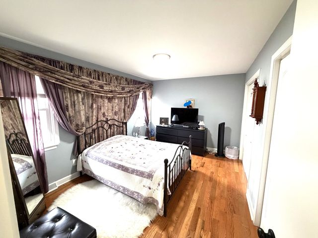6250 N Kedvale Avenue, Chicago, IL 60646