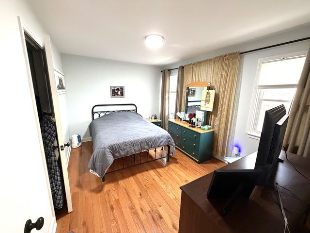 6250 N Kedvale Avenue, Chicago, IL 60646