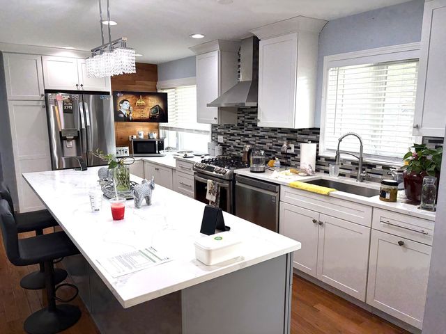6250 N Kedvale Avenue, Chicago, IL 60646
