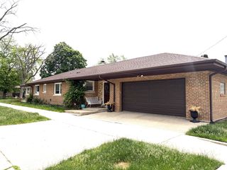 6250 N Kedvale Avenue, Chicago, IL 60646