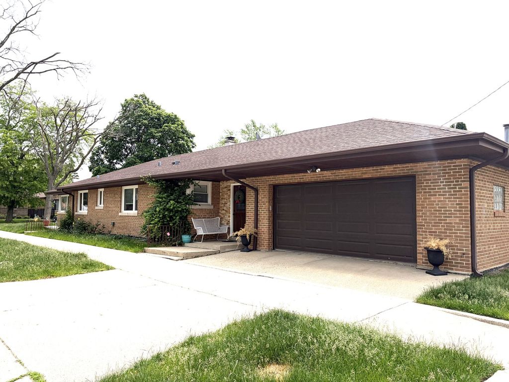 6250 N Kedvale Avenue, Chicago, IL 60646