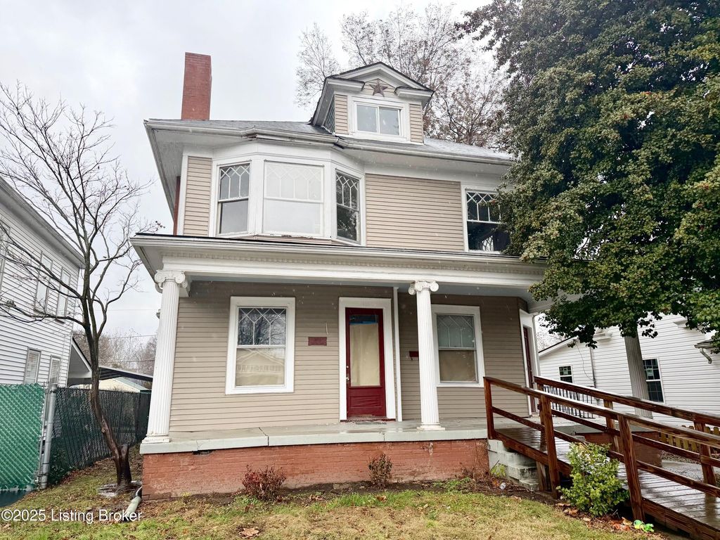 1825 E Oak St, New Albany, IN 47150