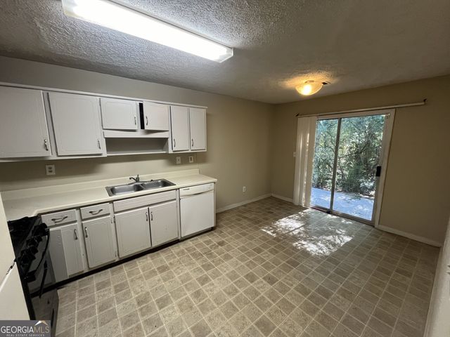 5913 Summerglen Lane, Atlanta, GA 30349