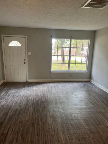 10533 Barnham Street, Houston, TX 77016