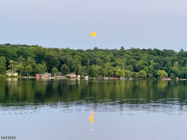 2 Bonning Rd, Frankford Twp., NJ 07860