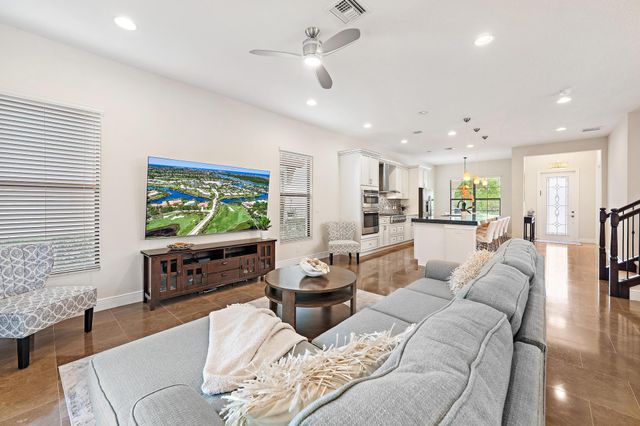 8023 Hobbes Way, Palm Beach Gardens, FL 33418