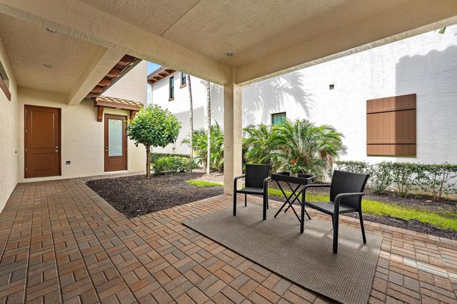 8023 Hobbes Way, Palm Beach Gardens, FL 33418