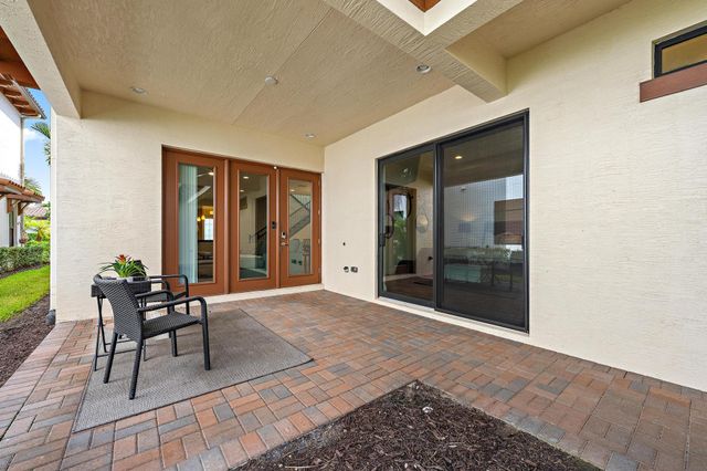 8023 Hobbes Way, Palm Beach Gardens, FL 33418