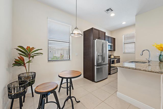 8023 Hobbes Way, Palm Beach Gardens, FL 33418