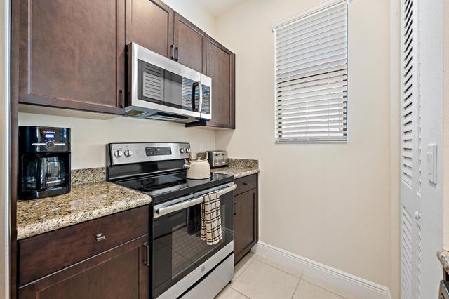 8023 Hobbes Way, Palm Beach Gardens, FL 33418