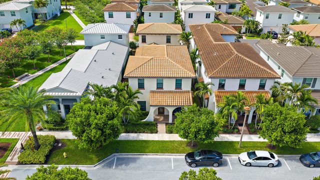 8023 Hobbes Way, Palm Beach Gardens, FL 33418