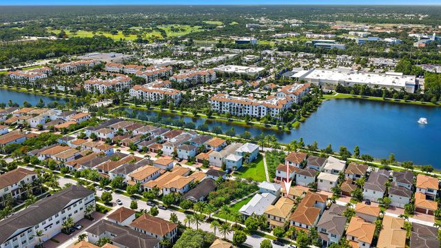 8023 Hobbes Way, Palm Beach Gardens, FL 33418