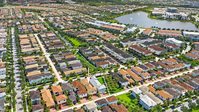 8023 Hobbes Way, Palm Beach Gardens, FL 33418
