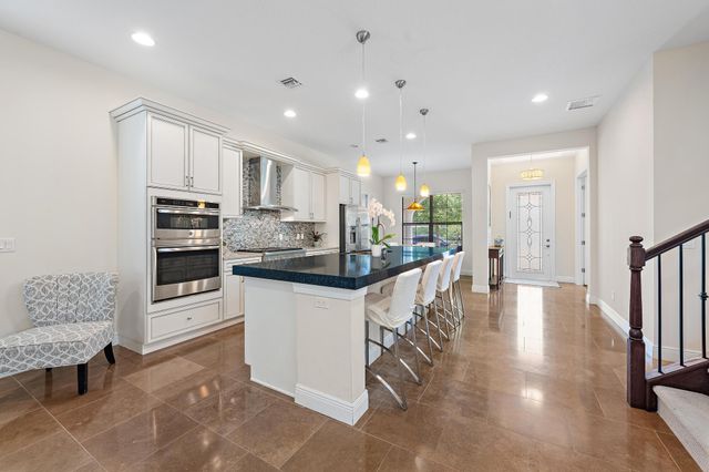 8023 Hobbes Way, Palm Beach Gardens, FL 33418